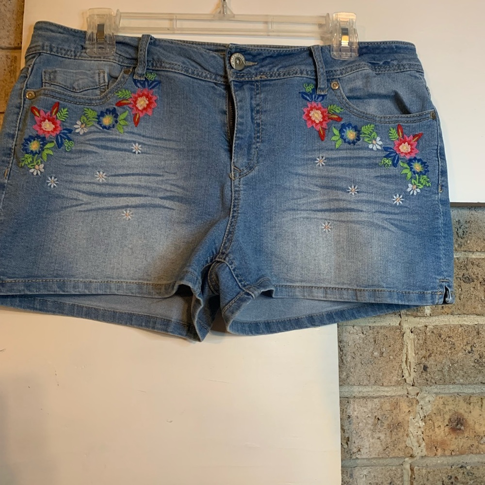 Brand: Blue Spice.  Size: 13 (Juniors)  Material: Jean
